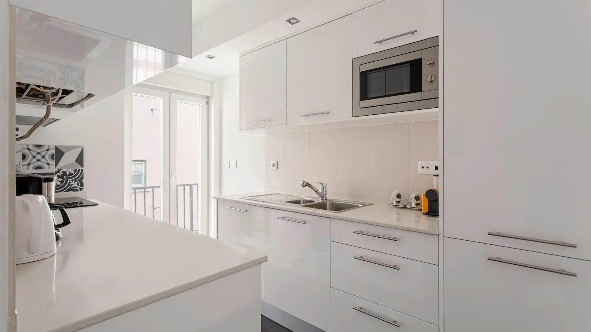 Joivy Modern Flat Near Estrela Garden Apartment Lisbon