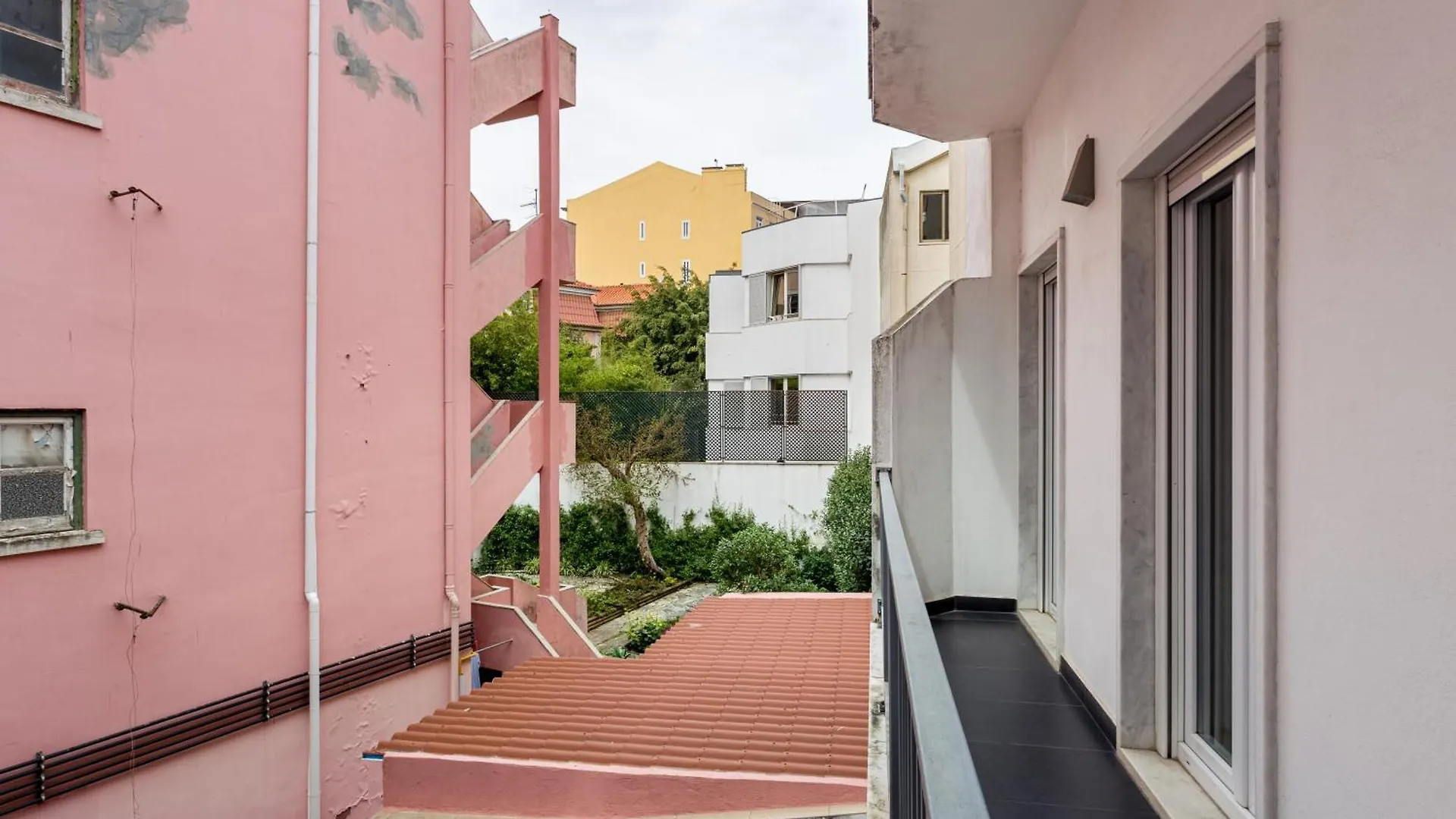 Joivy Modern Flat Near Estrela Garden Apartment Lisbon
